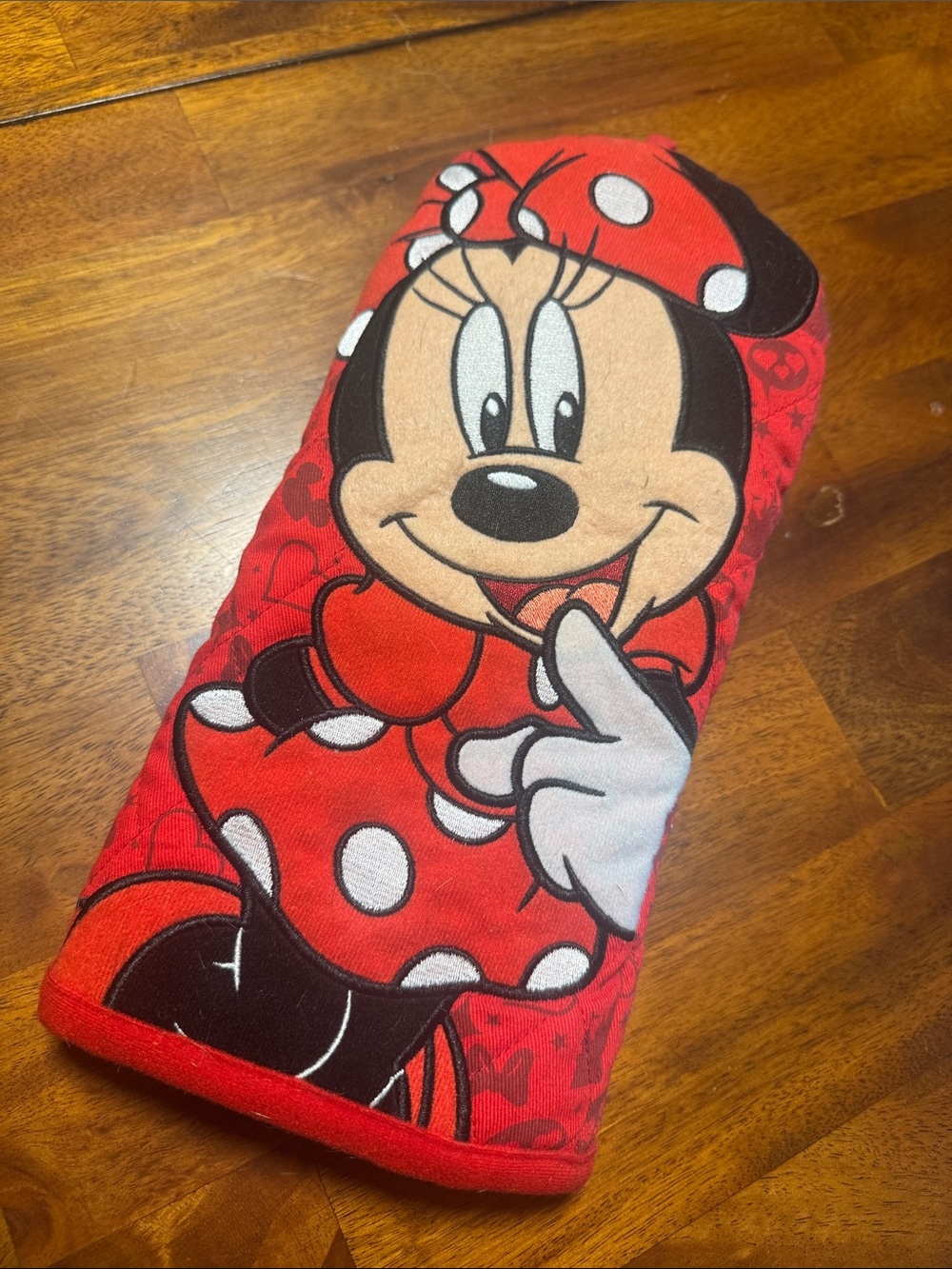 Disney Parks Minnie Mouse oven mitt